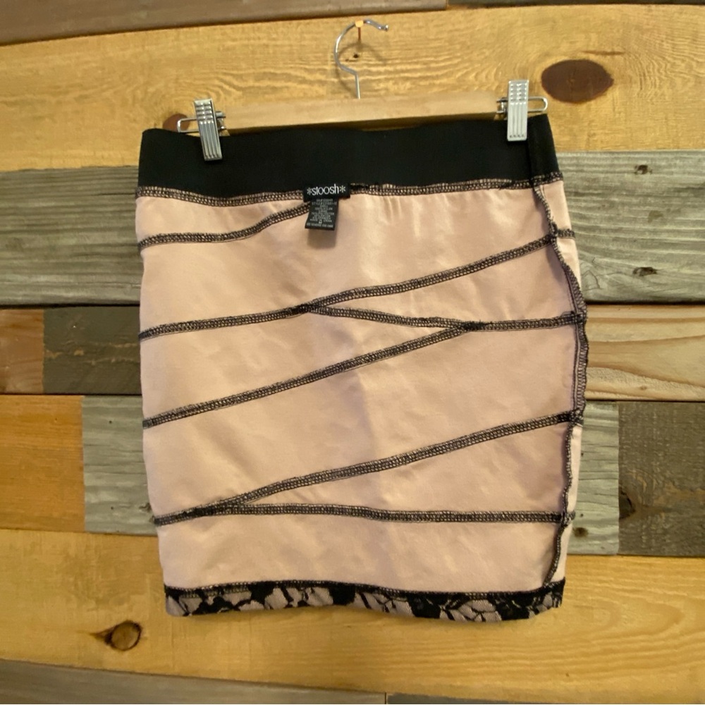 10/$20 NWOT Stoosh lace overlay miniskirt - Picture 7 of 9